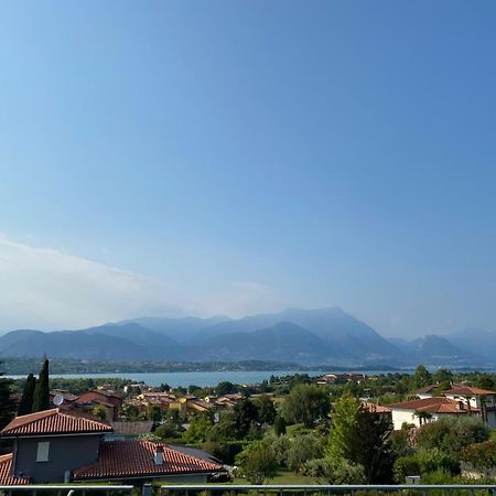 Flowers & Garden Apartment Con Vista Lago Манерба-дель-Гарда Экстерьер фото