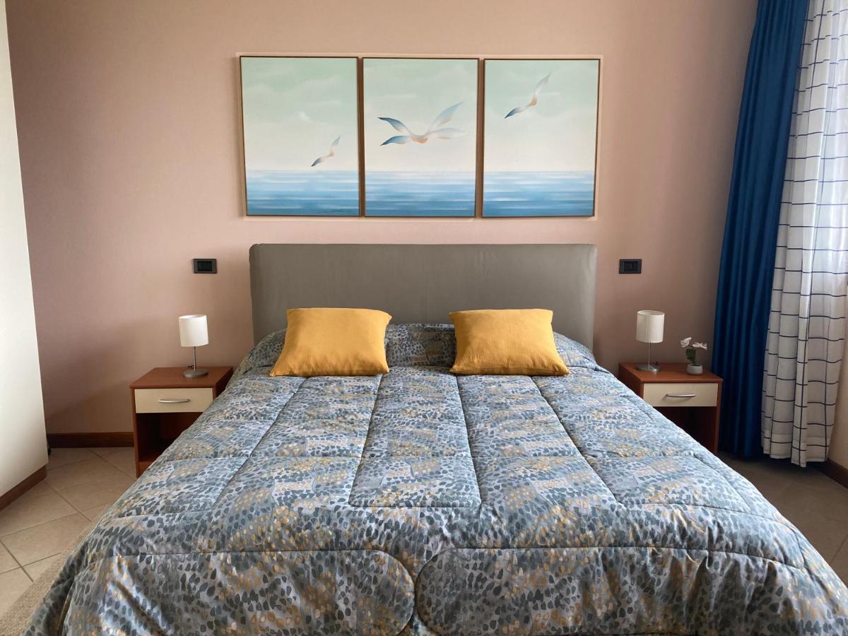 Flowers & Garden Apartment Con Vista Lago Манерба-дель-Гарда Экстерьер фото