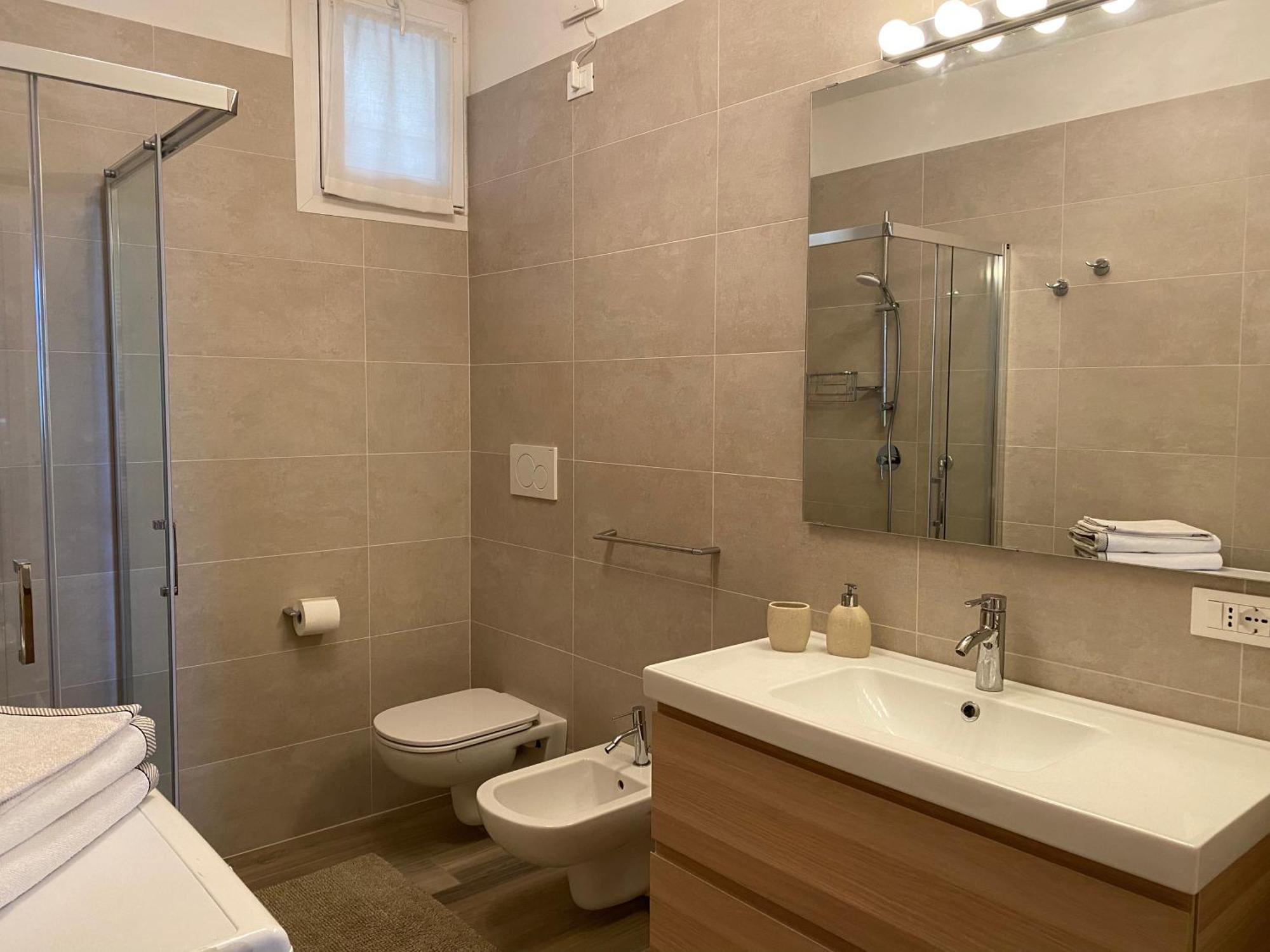 Flowers & Garden Apartment Con Vista Lago Манерба-дель-Гарда Экстерьер фото